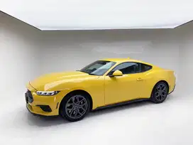 FORD MUSTANG 2.3 ECOBOOST FASTBACK 2024 YELLOW SPLASH ON BLACK