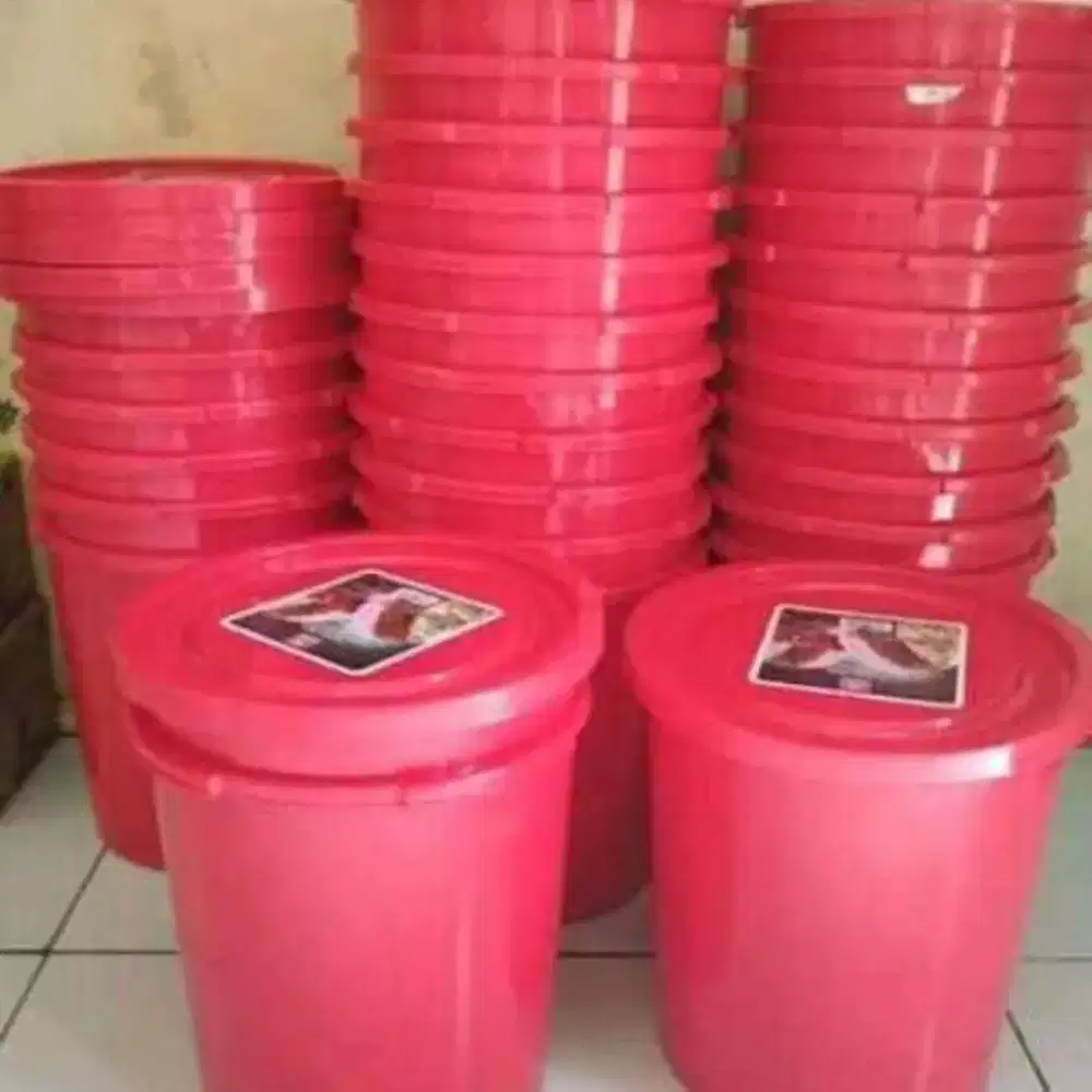 Dijual Ember es krim merk diamond merah 8 liter dan penutup