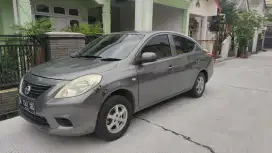 Nissan almera abu-abu 2014 MT