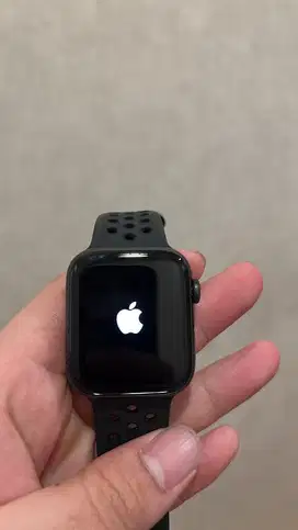 Apple watch series 4 44 MM black like new