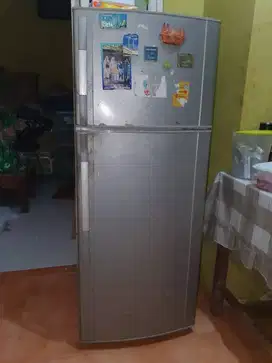 Kulkas Sharp 2 Pintu Bunga Es