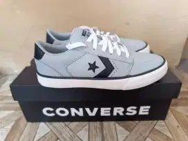 Sepatu converse original size 43