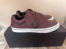 Sepatu converse original size 43