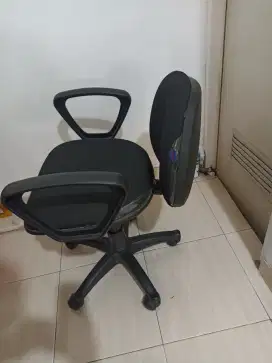 Kursi kantor Bagus siap pakai