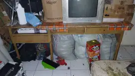 Meja kayu kuat barang