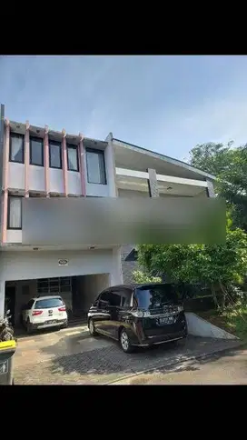 Rumah Mewah Shm Dengan Kolam Renang Rindang Di Castilla Bsd City