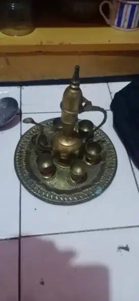 Teko pajangan kuningan