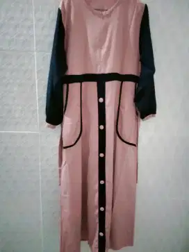 baju muslimah warna pink salem dengan biru tua