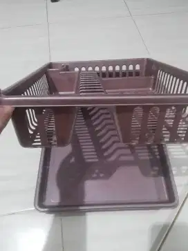 Rak piring minimalis  dengan alasnya