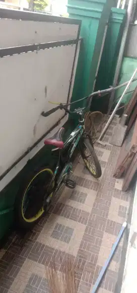 Sepeda BMX tanggung R16