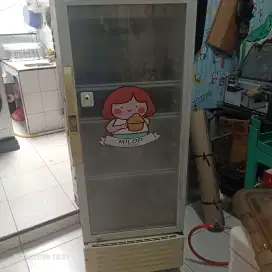Showcase Sharp 3 rak