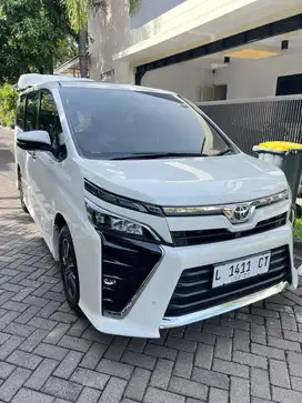 TOYOTA VOXY 2.0 PUTIH 2019 (pajak panjang sampai Des 2025)