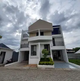 Rumah Cantik 3Lantai di Bintaro