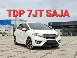 TERMURAH TDP 7JT SAJA HONDA JAZZ RS AT MATIC AUTOMATIC 2017 PUTIH