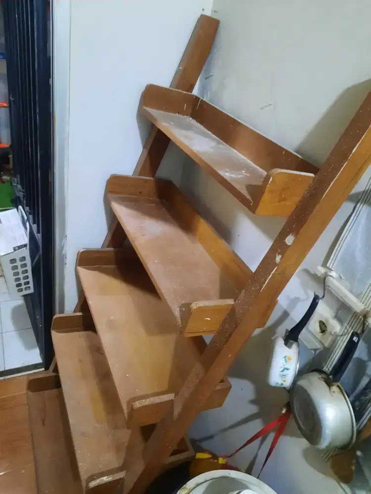 Rak tingjat kayu jati