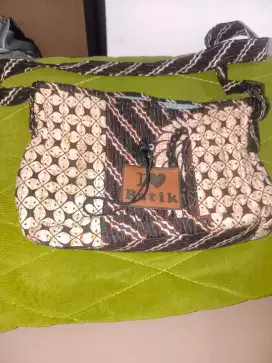 Tas slempang batik