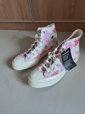 Sepatu wanita CONVERSE Chuck Jaylor size 38