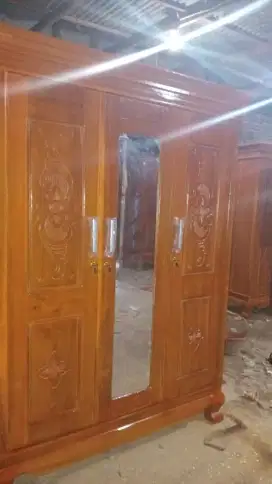 Lemari 3 pintu buka