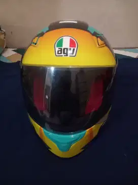 Dijual 2 Helm Yamaha Vixion repaint AGV Leopard & AGV V Rossi