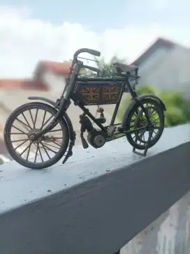 Miniatur motor antik