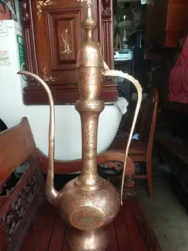 Teko jumbo dari perunggu