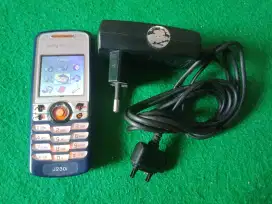 Sony ericsson J230i keluaran th 2005.masih original sinyal all op.