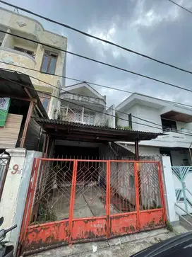 RUKO 2 LANTAI PINGGIR JALAN BESAR.