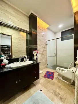 Dijual rumah hoek 3 lantai minimalis modern di Gading Kirana