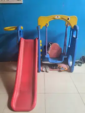 Perosotan dan ayunan anak