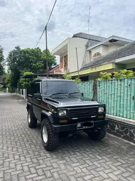 Taft GT 4x4 MT 1990 Hitam