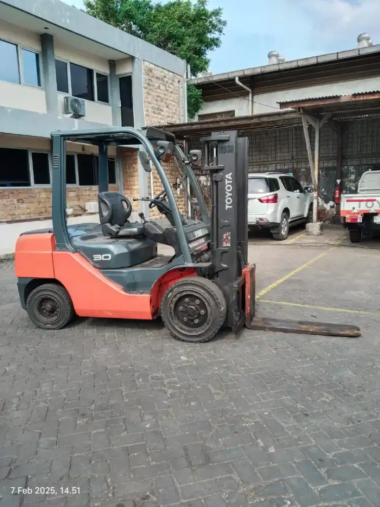 Forklift Toyota 3 ton (8FD30) Tinggi Mast 3 meter