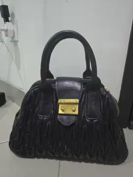 Tas kulit MIU MIU