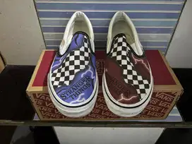 VANS SLIP ON COSTUM STRANGER THINGS TWO COLORS Ori 100%