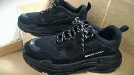 Sepatu ori Balenciaga black bekas