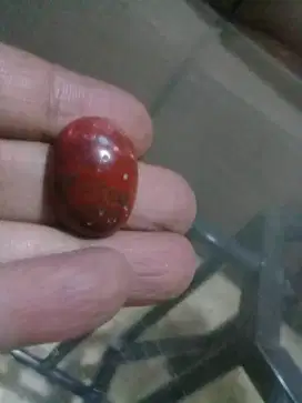 bat akik warna merah bata.