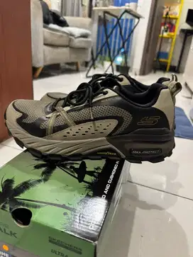 Skechers Men Max Protect Goodyear Brown/Coklat Like New