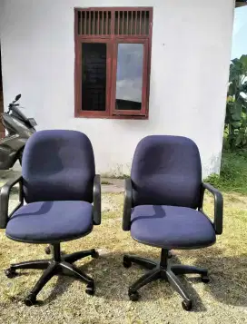 Kursi kantor / kursi staff
