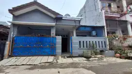 Di jual rumah second terawat dalam komplek di jatimakmur