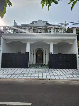 Brandnew House Classic + Private Pool  Di Pondok Indah Jakarta Selatan