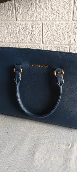 Jual tas wanita merek Michael Kors warna biru navy