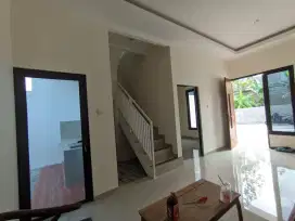 Murah dijual rumah 2 lantai klipang dekat rs wongsonegoro