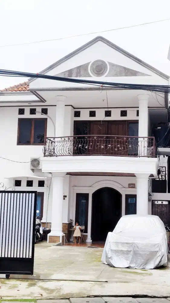 DIJUAL Rumah 2 lantai di Cijantung lokasi strategis depan jalan