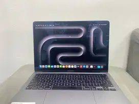 MACBOOK PRO 2020 M1 13 INCH 8/512GB SECOND LIKE NEW!