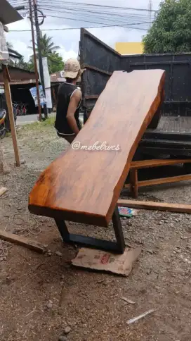 Kursi Unik Kaki Pohon
