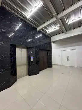 Gedung kantor 6 lt ada lift jl.kerajinan dkt gajah mada,  murah
