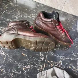 Sepatu docmart size 41 ada di citra indah