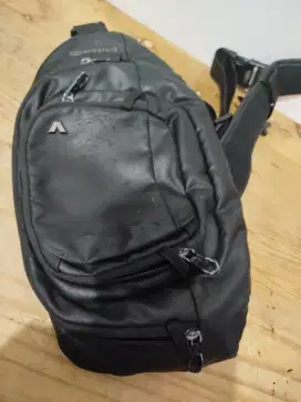 dijual tas slempang laki2 merk kaibre asli, kondisi 90%