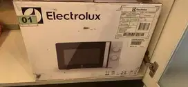 Microwave electrolux Baru msh di dalam dus , belom dibuka