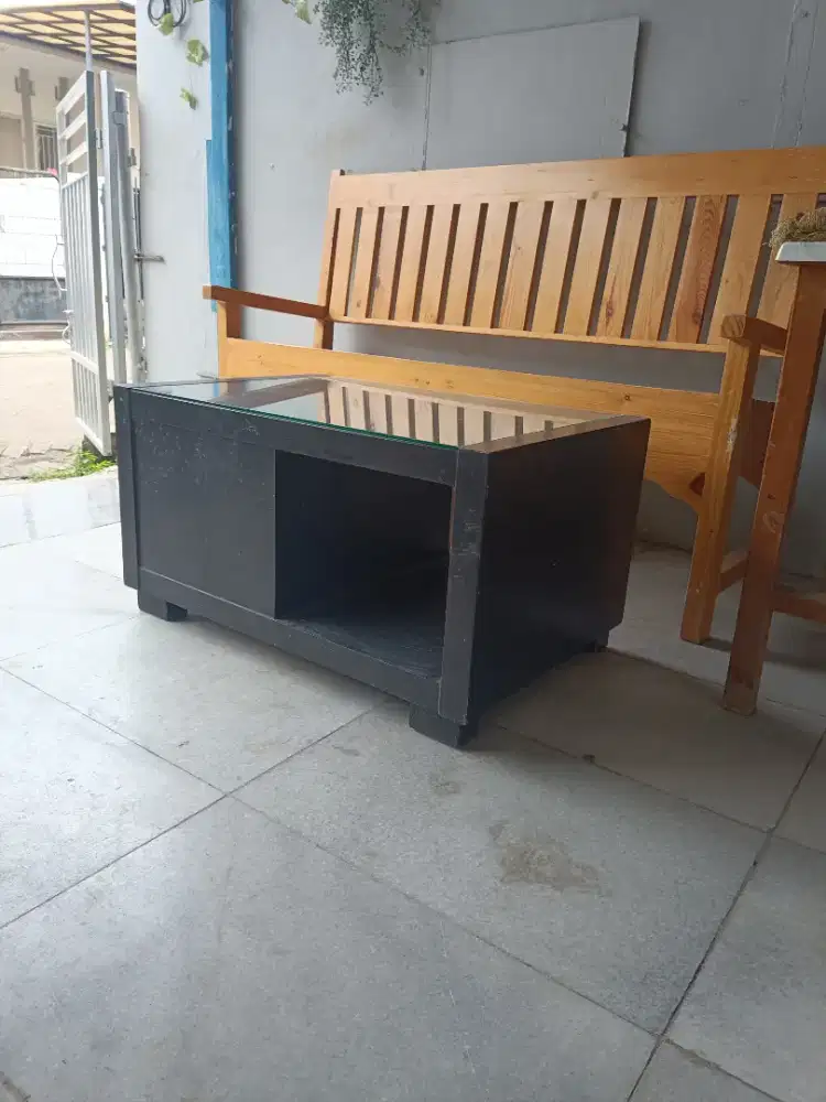 Kursi dan meja teras