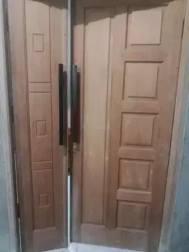 Pintu double bekas copotan kayu kamper murah